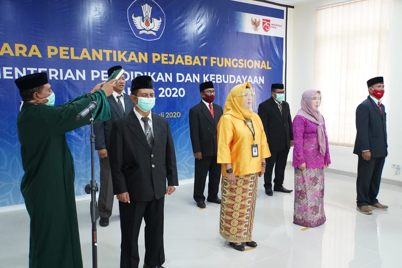 SESJEN MELANTIK PEJABAT FUNGSIONAL