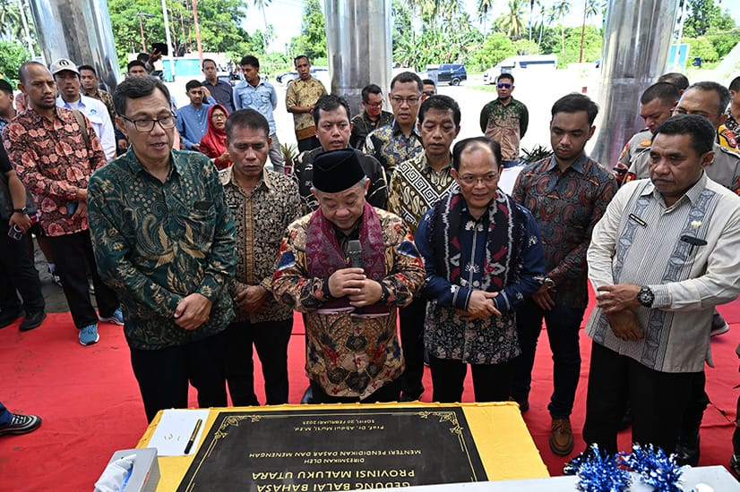 Mendikdasmen meresmikan gedung kantor Balai Bahasa Maluku Utara
